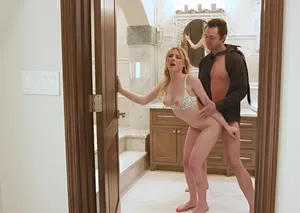 【Cuckold】 I was just chilling with her... Her handjob made my dick crazy.