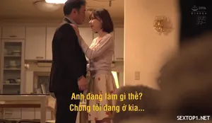 Hai cô gái xinh đẹp đã mời một fan nam đeo kính, người đã tặng rất nhiều quà trong phòng của anh ta, đến nhà anh ta để quan hệ tay ba...