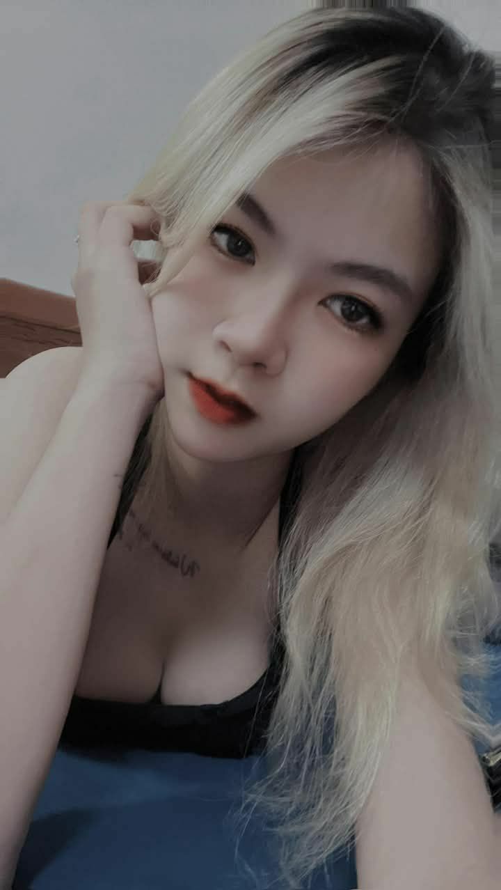 Trả bài thoả mãn nhau xong cả hai đắp mặt nạ
